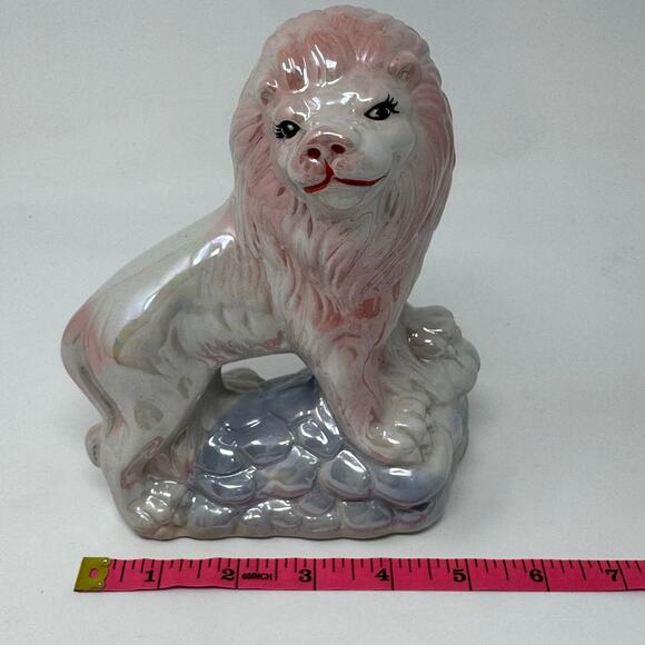 Vintage Pearl Lustreware Porcelain Lion Statue Pastel Pink & Blue - Picture 10 of 11